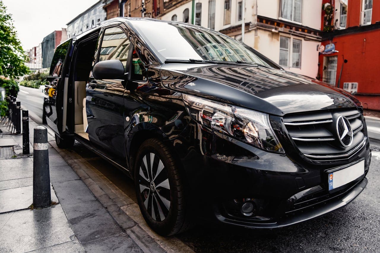 Maxi Cab Service with Silver Sydney Taxi